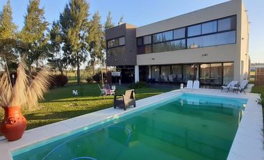 Casa en Altos del Casco barrio privado en Zarate