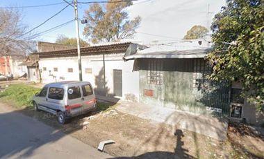 Casa en venta - 2 Dormitorios 2 Baños - Galpón - 600Mts2 - Berazategui Oeste
