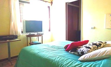 CHALET 4 AMBIENTES CON PARQUE Y QUINCHO - VILLA SARMIENTO