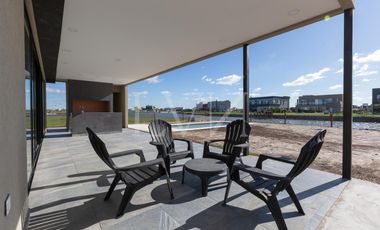 Venta casa 4 ambientes en Sebastian Gaboto con vista a la laguna - Hudson