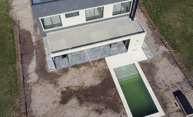 Venta casa 4 ambientes en Sebastian Gaboto con vista a la laguna - Hudson