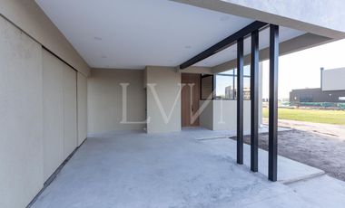Venta casa 4 ambientes en Sebastian Gaboto con vista a la laguna - Hudson
