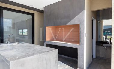 Venta casa 4 ambientes en Sebastian Gaboto con vista a la laguna - Hudson