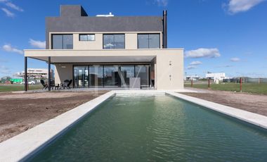 Venta casa 4 ambientes en Sebastian Gaboto con vista a la laguna - Hudson