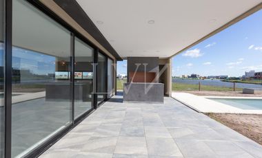 Venta casa 4 ambientes en Sebastian Gaboto con vista a la laguna - Hudson
