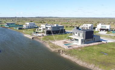 Venta casa 4 ambientes en Sebastian Gaboto con vista a la laguna - Hudson