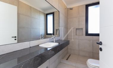 Venta casa 4 ambientes en Sebastian Gaboto con vista a la laguna - Hudson