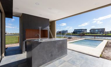 Venta casa 4 ambientes en Sebastian Gaboto con vista a la laguna - Hudson