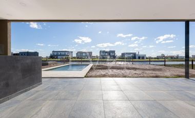 Venta casa 4 ambientes en Sebastian Gaboto con vista a la laguna - Hudson