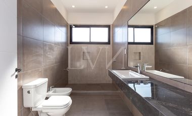 Venta casa 4 ambientes en Sebastian Gaboto con vista a la laguna - Hudson