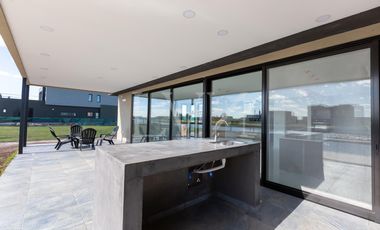 Venta casa 4 ambientes en Sebastian Gaboto con vista a la laguna - Hudson