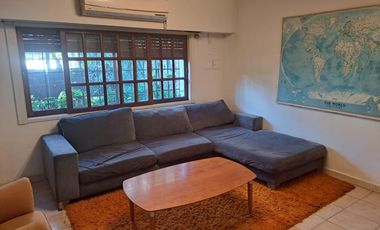 Casa de dos plantas con jardin en Martinez