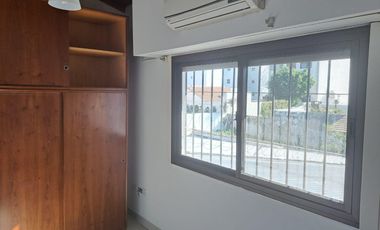 Casa de dos plantas con jardin en Martinez