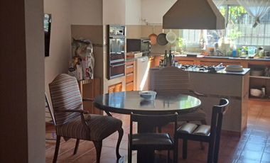 Casa de dos plantas con jardin en Martinez