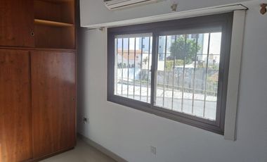 Casa de dos plantas con jardin en Martinez