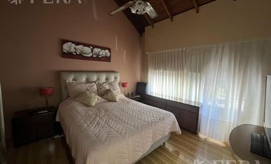Venta casa 5 ambientes con piscina en Sarandí