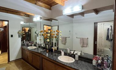 Venta casa 5 ambientes con piscina en Sarandí