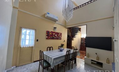 Venta casa 5 ambientes con piscina en Sarandí