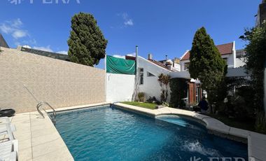 Venta casa 5 ambientes con piscina en Sarandí