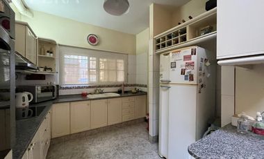 Venta casa 5 ambientes con piscina en Sarandí