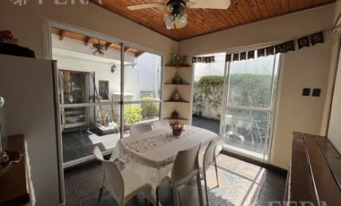 Venta casa 5 ambientes con piscina en Sarandí