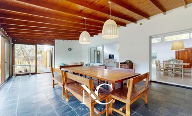 Casa en venta en Costa Esmeralda con fondo libre arbolado