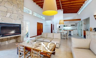 Casa en venta en Costa Esmeralda con fondo libre arbolado