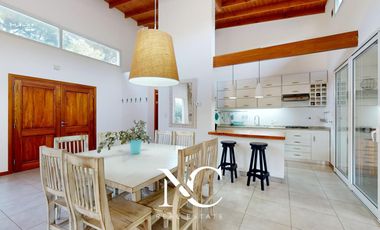 Casa en venta en Costa Esmeralda con fondo libre arbolado