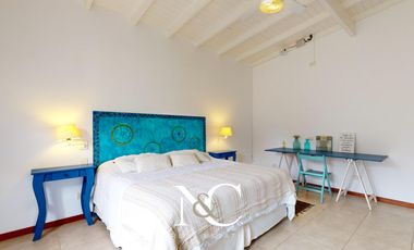 Casa en venta en Costa Esmeralda con fondo libre arbolado