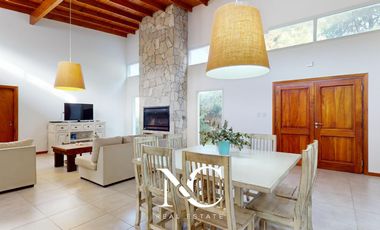 Casa en venta en Costa Esmeralda con fondo libre arbolado