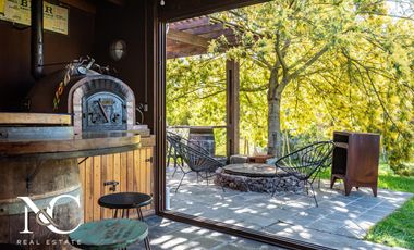 Casa en venta en Costa Esmeralda con fondo libre arbolado
