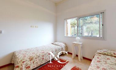 Casa en venta en Costa Esmeralda con fondo libre arbolado
