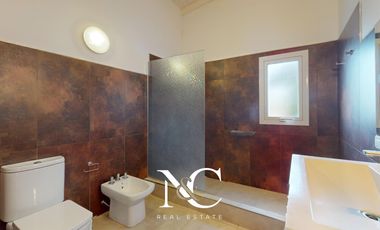 Casa en venta en Costa Esmeralda con fondo libre arbolado
