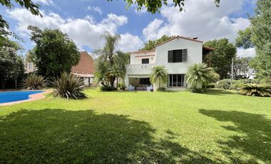 Importante Residencia en el corazón de Olivos Golf.