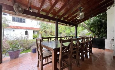 Importante Residencia en el corazón de Olivos Golf.