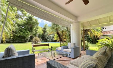Importante Residencia en el corazón de Olivos Golf.
