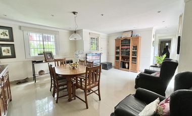 Importante Residencia en el corazón de Olivos Golf.