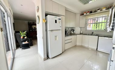 Importante Residencia en el corazón de Olivos Golf.