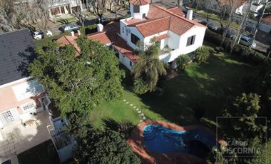 Importante Residencia en el corazón de Olivos Golf.