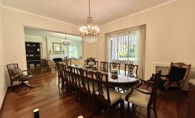 Importante Residencia en el corazón de Olivos Golf.