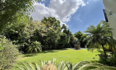 Importante Residencia en el corazón de Olivos Golf.