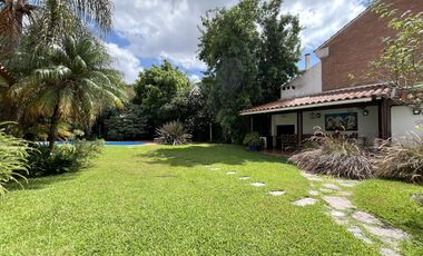 Importante Residencia en el corazón de Olivos Golf.