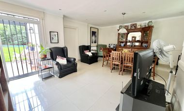 Importante Residencia en el corazón de Olivos Golf.