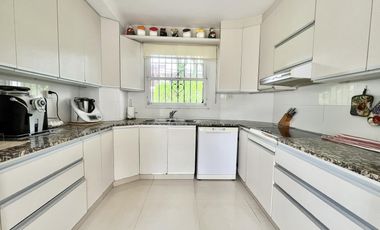 Importante Residencia en el corazón de Olivos Golf.