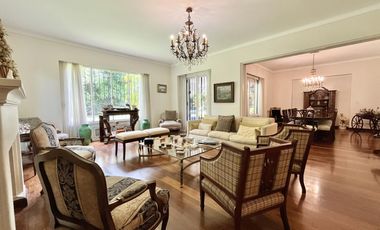 Importante Residencia en el corazón de Olivos Golf.