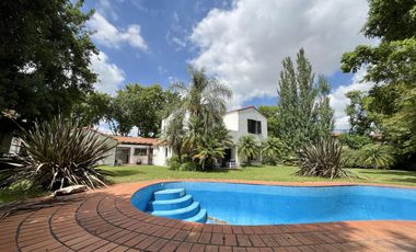 Importante Residencia en el corazón de Olivos Golf.