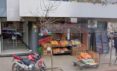 Vendo Local. Montevideo esq Corro, zona Tribunales 1