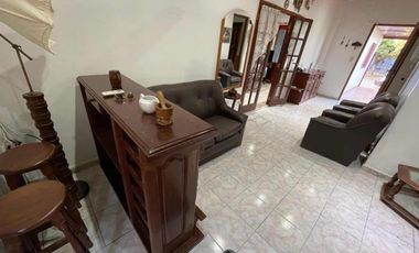 Casa en venta - 2 Dormitorios 2 Baños - 304Mts2 - Berisso