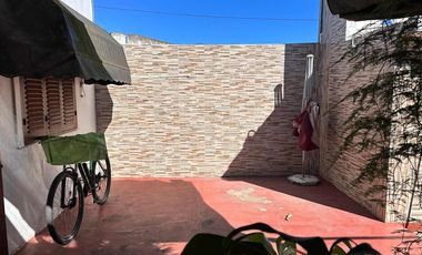 Casa en venta - 2 Dormitorios 2 Baños - 304Mts2 - Berisso