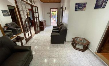 Casa en venta - 2 Dormitorios 2 Baños - 304Mts2 - Berisso